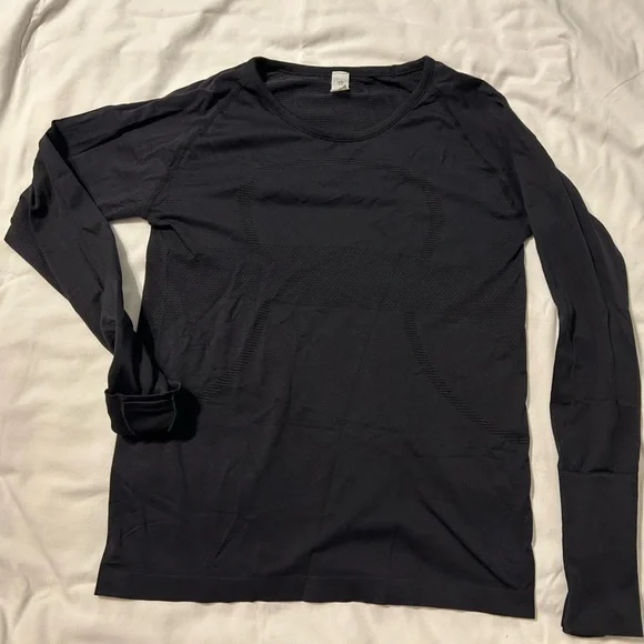 Lululemon Athletica Black Long Sleeve Tee - Picture 4 of 4